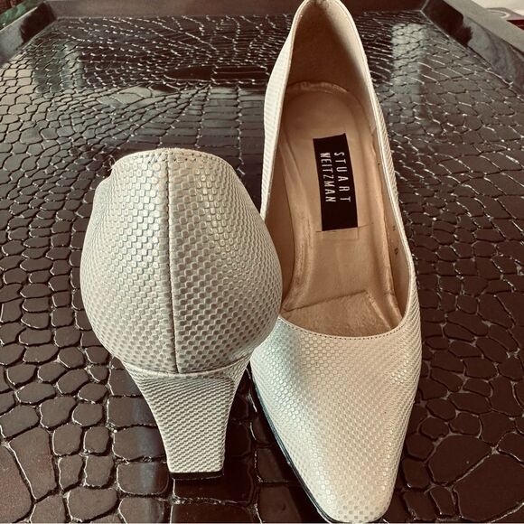 Stuart Weitzman light gold, textured pumps. - Picture 1 of 7